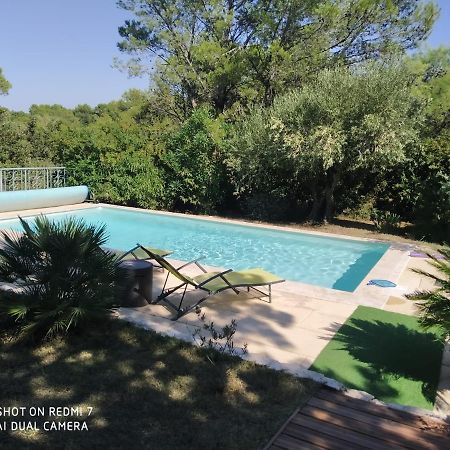 Proche Uzes Petit Gite Avec Grande Cuisine D'Ete Et Piscine Saint-Siffret Buitenkant foto