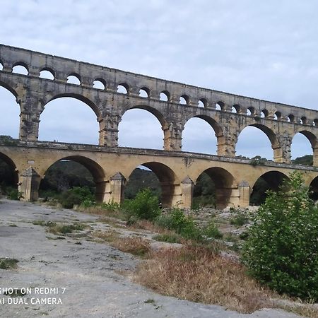 Proche Uzes Petit Gite Avec Grande Cuisine D'Ete Et Piscine Saint-Siffret Buitenkant foto
