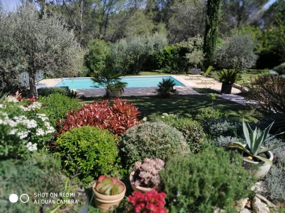 Proche Uzes Petit Gite Avec Grande Cuisine D'Ete Et Piscine Saint-Siffret Buitenkant foto