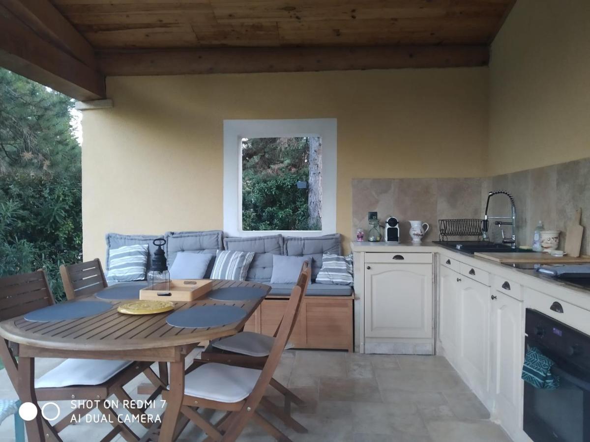 Proche Uzes Petit Gite Avec Grande Cuisine D'Ete Et Piscine Saint-Siffret Buitenkant foto